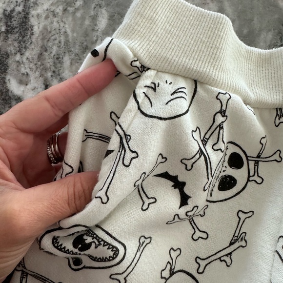 Disneys Nightmare Before Christmas Cream and Black Graphic Apparel - Picture 6 of 7